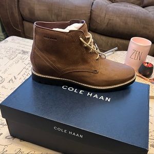 Brand new never worn Cole Haan chukka boots size 9